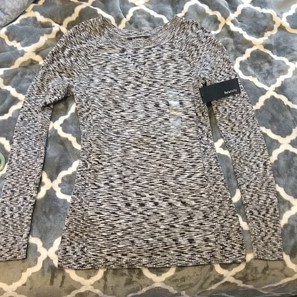 Relativity sweater S